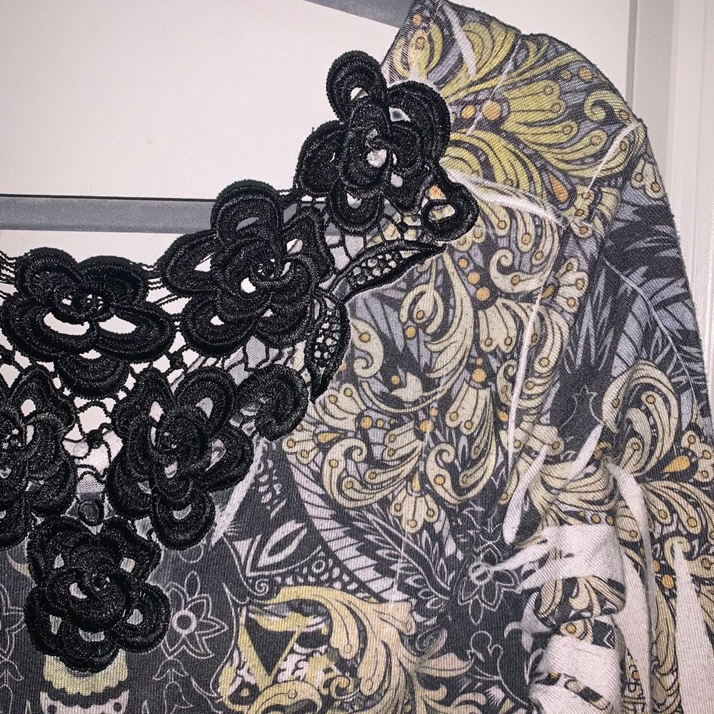 Live & Let Live Top - Picture 7 of 12